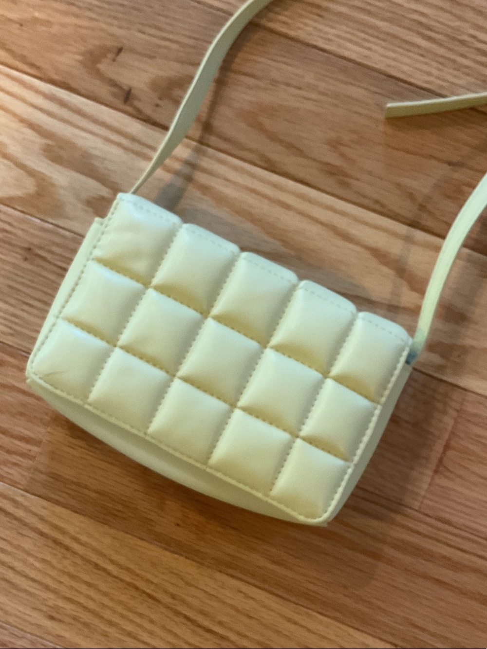 H&M Quilted Crossbody Bag Women butter yellow NWOT faux leather - Picture 3 of 9